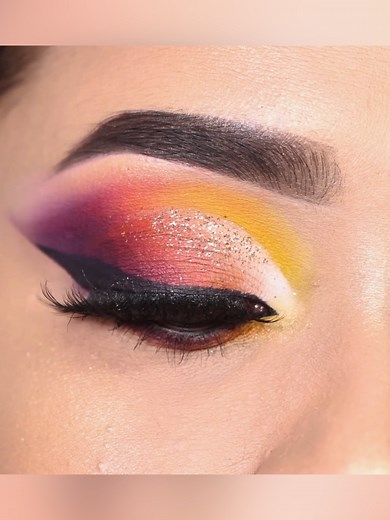 Step By Step Guide to Colorful Eye Makeup Techniques