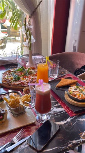 𝐒 𝐀 𝐍 𝐈 𝐘 𝐀 🤍 on Instagram: "What I ordered at @thesilo.pk 1. Steak & Eggstravaganza This was our favourite dish out of all! It was a good balance of protein and bread! Steak and eggs were perfectly cooked! The pickles complemented the flavours so well! 2. Turkish Menemen Again the eggs were perfectly cooked and while I enjoyed it in the beginning, it got a little too salsa-ey for me at the end. But still a good breakfast option! 3. Buffalo chicken pizza This pizza was super flavourful bu