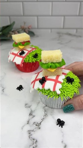How to Make Cute Picnic Cupcakes with Wilton Fondant