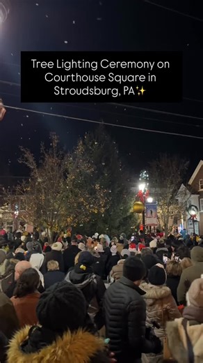 🎄Stroudsburg’s annual Tree Lighting Ceremony took place tonight on Courthouse Square in the heart of downtown. Families gathered for music, warm drinks, and the moment the square lit up for the season. This celebration is part of the Downtown Stroudsburg holiday tradition presented by Monroe County, Stroudsburg Borough, Visit Downtown Stroudsburg, and GO Collaborative. GO Collaborative supports downtown programming and creative community events, including this year’s tree lighting. Music was pr