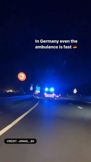 Keeping up with amublance going 220 kmh on German Autobahn! Perfectly legal! Drive Safe 🫶 -Do Not Try His at Home -always keep in right lane -credit @jonas__65 #autobahn #germany #bmw #ambulance #topspeed #highspeed #300kmh #polizei #rettungsdienst #race #chase | Autobahn Swimmer