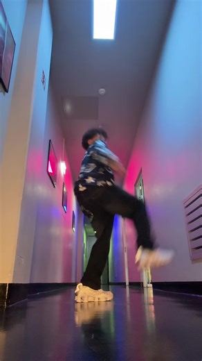 @𝐸𝓂𝓇𝑒 #duo#dancing#khalid#power | dancing