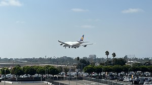 33K views · 143 reactions | Aterizare @ LAX: Boeing 747-8i Lufthansa. | BoardingPass | Facebook