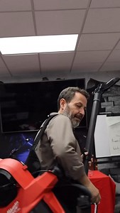 M18 FUEL™️ 3-in-1 Backpack Vacuum – Potencia que se mueve contigo La Milwaukee 0895-20 te ofrece limpieza potente y libertad total en el trabajo. Diseñada para uso profesional, cómoda y versátil para cualquier entorno. 💪 ✔️ Diseño 3-en-1: backpack, canister y handheld ✔️ Potencia M18 FUEL™️ para rendimiento industrial ✔️ Ideal para construcción, mantenimiento y limpieza comercial ✔️ Cómoda para uso prolongado ✔️ Tool Only 💲 Precio: $349.00 📍 Disponible en todas nuestras tiendas | Quality Indu