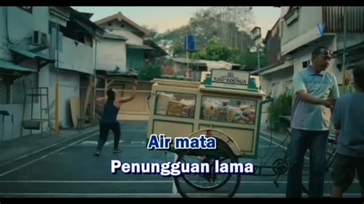 Topfourty Karaokekeluarga on Instagram: "Otw weekend ya bestie Playlist terbaru 🔥🔥🔥⬇️⬇️⬇️⬇️🔥🔥🔥 New Playlist Nadin Amizah - Ah Gilga Sahid - Ngupayakne Lavora ft Ena - vika rasah bali 2 9x9 - Eternity Atlas - Only One Btob - Dreamer The Strokes - Reptilia"