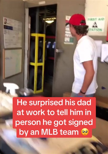 Nothing beats sharing that moment with your family ❤️ (via @Coach RAC) #baseball #dad #son #family