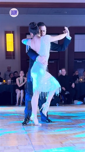 Yanina Quiñones & Neri Piliu tango to "Esta Noche de Luna" by Osvaldo Pugliese (2/10)