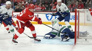 McDavid’s amazing spin move feed and Raymond shows off unreal hands | NHL Plays of the Week