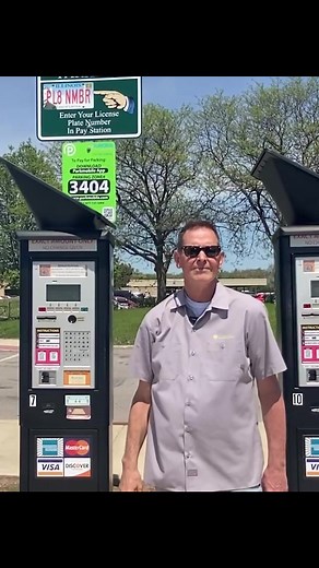 Did all the free parking fill up and now you're still wondering where to park during the conert? Emcee Jim Jarvis is here to help you figure that out! https://bit.ly/463WE5t #ConcertVenue #VenueParking #RiverEdgeSummer #UberDropOff | RiverEdge Park