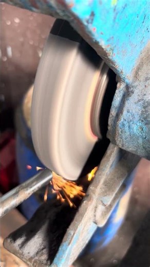 “How Does This Grinding Machine Make Metal So Smooth? 🤔⚙️”