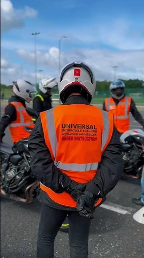 🏍️ Get your FULL motorcycle licence with London’s No.1 DVSA-approved training school. 🎓 #shorts