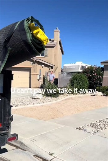 Karen refuse to pay #karens #karensgonewild #crazykarens #karensoftiktok #karen