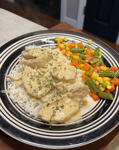 Easy Instant Pot Chicken 🐓 ✅ Recipe yield 6 servings. ✅ each @ 323 CAL, 47p, 2c & 13f. 🍗 2 lbs chicken breast. 🧂 1 tsp salt & pepper. 🧂 1 Tbsp everything seasoning. 🍗 1 cups chicken stock. 🍗 2 Tbsp minced garlic. 🍗 2oz lite cream cheese. 🥛 1/2 cup 1% milk. 🧂 1/2 tsp xanthan gum. #instantpot #quickmeals #instantpotrecipes #instantpotchicken | Jamie Dugan