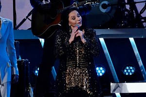 The 10 Best Crystal Gayle Songs of All-Time