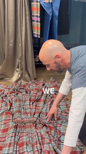 How to put on the great kilt, as demonstrated by the one and only Howie Nicholsby of 21st Century Kilts and Geoffrey Tailor Kiltmaker. Full video, including an interview with Howie incoming soon! #21stcenturykilts #geoffreytailorkiltmaker #kilt #greatkilt #feileadhmòr #highlanddress #scotland | Scotland Unplugged