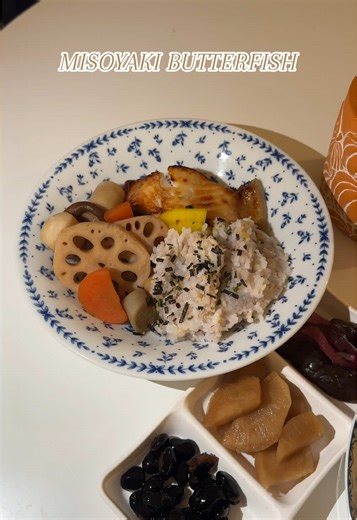 When you have a 9-5, but still need to make a nutritious dinner… you depend on Costco premarinated cod from time to time 😘 #japanesefood #misoyakibutterfish #nishime #japanesedinner #easydinner