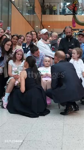 Harry and Meghan with the young patients at the Royal Children’s Hospital 🇦🇺#HarryandMeghaninAustralia