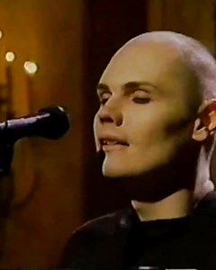 “Bullet with Butterfly Wings” performed live on SNL 30 years ago. All rights belong to @nbcsnl | The Smashing Pumpkins