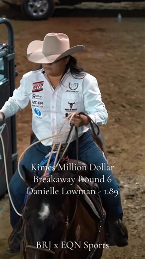 Winners win. And that’s exactly what Danielle Lowman did in Round 6 of Kimes Ranch Million Dollar Breakaway, roping in 1.89 seconds and further securing her spot in night 3’s finale, where the feild was cut down to 15. Full results on the site 🤠🔗 Thanks to EQN Sports for the video in the field | The Breakaway Roping Journal