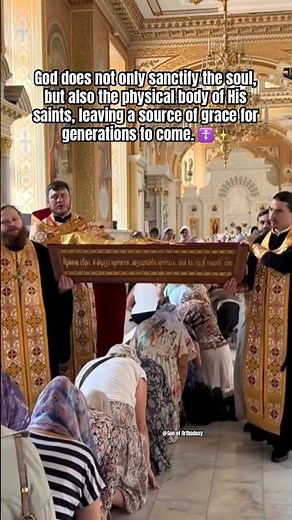 The sacred procession of Holy Orthodox Relics... ☦️ Deep tradition!