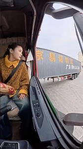Kĩ năng lái đầu kéo quá đỉnh của nữ tài xế xinh đẹp #automobile #truck #truckdriver #femaledrive