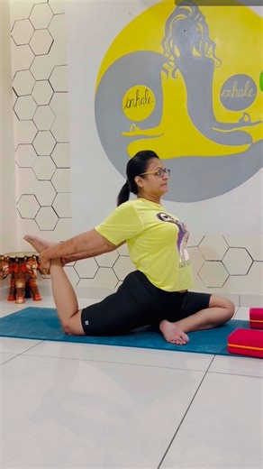 142K views · 3.2K reactions | Pigeon pose made easy珞律覆 #yoga #pigeonpose #yogaforlife #yogacommunity #yogaibspiration | yogarimaa | Facebook