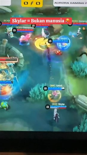 Samuel Ervannata on Instagram: "Bener2 1 tim isinya alien semua 🥶 next level gameplay #mlbb #onic #mlbbindonesia"