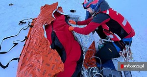 Kolejny poważny wypadek w Karkonoszach. GOPR: Turysta osunął się zboczem 300 metrów w dół