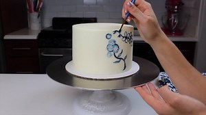 31K views · 632 reactions | Here's the full tutorial showing how I painted this buttercream cake using a mixture of gel food colroing and vodka! This floral pattern is inspired by one of my favorite sundresses | Chelsweets | Facebook
