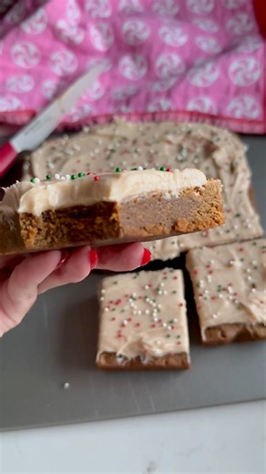 58K views · 466 reactions | Gingerbread Cookie Bars https://hungryhappens.net/gingerbread-cookie-bars-with-cinnamon-frosting/ ✨✨Comment RECIPE to receive a link  in your DMs ✨✨✨ | hungry happens | Facebook