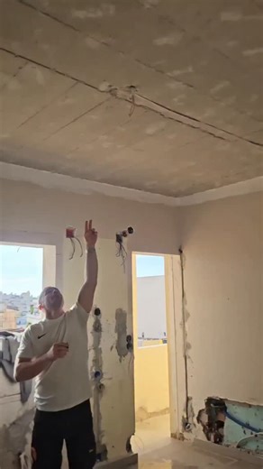 DIY ιδέες και λύσεις // Βαγγέλης Βόντας on Instagram: "Μέρος δεύτερο με έξτρα ανάλυση για την αποκόλληση ταβανιου"