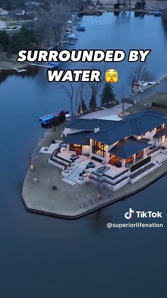 Discover Luxurious Lakefront Homes in Michigan