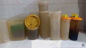 How do You Clean Kitchen Containers। प्लास्टिक के डिब्बों की सफाई। Kitchen Ke Cleaning Tips | how to clean dirty plastic container | Herzindagi