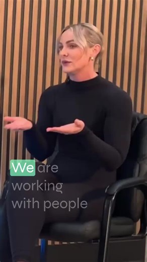 @iamemilysullivan talks about how clients who reach a breaking point — whether from relationship strain or business pressure — often say the same thing: “I wish I had done this sooner.” Stress tends to compound quietly until it becomes impossible to ignore. . Research in neuroscience and behavioral psychology shows that once mental barriers are clearly identified and directly addressed, meaningful shifts in perception and behavior can happen faster than many people expect. Delay often reinforces