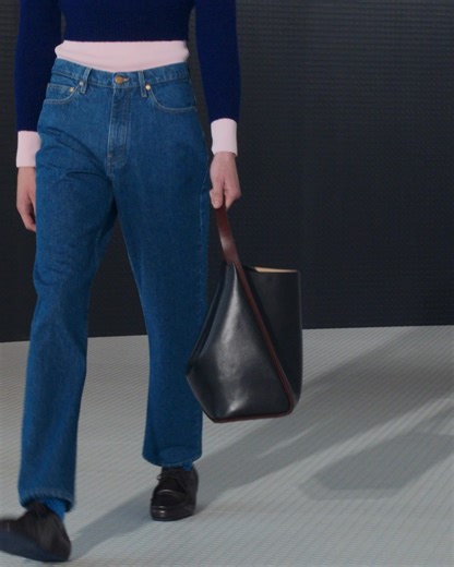 The new JIL SANDER Spring/Summer 2026 collection by Simone Bellotti. Pureness as a mode, not a limit: a tightly-edited expression of contrasts. Presented at JIL SANDER’s historic Piazza Castello headquarters. #JILSANDER | Jil Sander