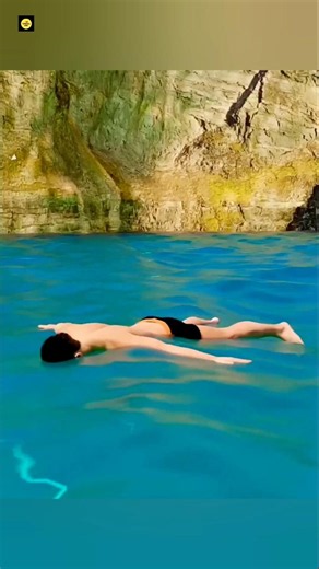 Why Dead Bodies Float On Water 🤔 #shorts #why #science #sciencefacts #factsinhindi #amazingfacts