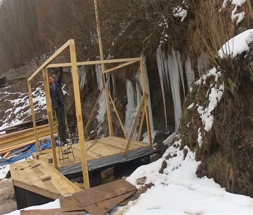 A DIY house from start to finish can be seen in a single video. | Alone with nature