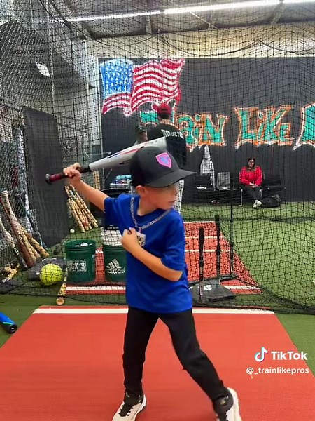 Switch hitting is challenging, but it might be the thing that separates you from everyone else 👏🔥 #baseball #softball #train #like #pros