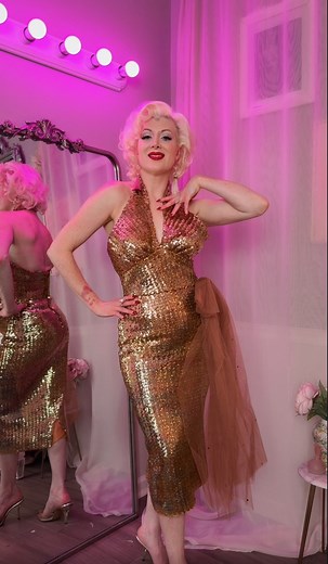 😱Shocking rare piece of Old Hollywood Vintage Fashion that Marilyn Monroe would wear!✨ 💬 Would you wear this piece of Hollywood history? 🪞This two-piece set hasn’t seen the light of day in over 55 years. The structure alone is similar to the Gold William Travilla dress Marilyn wore in Gentlemen Prefer Blondes. It is a masterpiece showcasing the perfect 1950s curve-hugging seams, hand-finished edges, and that unmistakable Old Hollywood silhouette.Incredible Vintage dress & matching coat was so