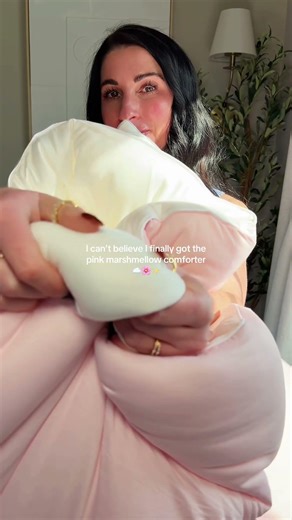 Literally cannot keep my hands off this marshmellow comforter ☁️ double stuffed, so cozy, and it’s