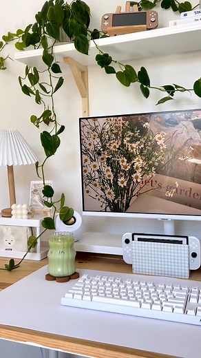 @cozywithrisa sooo cute 🧸 | Minimal Desk Setups