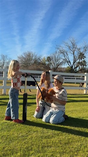 Lauren Webb | IT FINALLY WORKED! 🙌🏼😂😂 #familyfarm #siblinggoals #highlandcow #surprise | Instagram