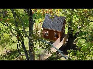 Awesome Treehouse with Rope Bridge #woodworking #backyard #treehouse #bridge #rope #diy #airbnb