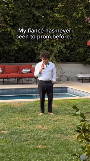 10 years ago, Justin bieber took Hailey to prom become she never went. While Selena gomez went with demi lovato once. Imagine if it was the other way around...