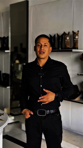 Realiza tu compra y llévate un regalo de cortesía Mándanos un mensaje a cualquier plataforma o por wathssap ☎️ LALO RODRÍGUEZ +52 477 632 22 72  Blvd. Hilario Medina y Blvd Adolfo López Mateos Fraccionamiento los gavilanes Núm.101 local 35 y 45 Plaza Piel  Código postal:37270 León Guanajuato  Mexico ✈️✈️Envíos nacionales e Internacionales https://wa.link/ulwgzu | Las Botas de Oro | Facebook