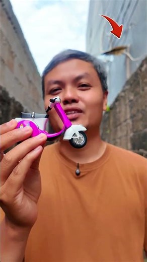 diecast miniature Vespa scooter motorbike 1/18 scale