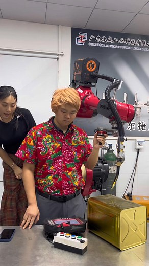 Welding Robot #Robot #WeldingRobot #robot #robotfactory #lndustrialrobot | Mike Robot-one