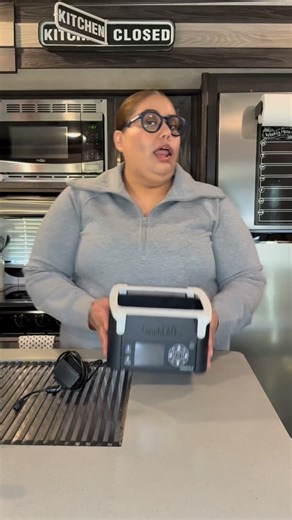 Lorena Hidalgo Oliva on Instagram: "Ever wondered how electric lunchboxes function? Video! #lunchbox #electric #cordless #lunch #fypageシ"