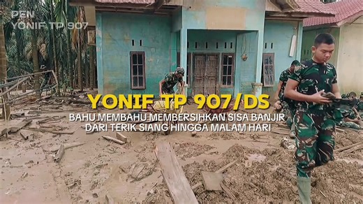 Lelah tidak menjadi alasan. Prajurit Yonif TP 907/DS bahu-membahu membersihkan sisa banjir, dari terik siang hingga malam hari. #YONIFTP907/DS #KODAM1BUKITBARISAN #BRIGIFTP37/HS #acehtamiang