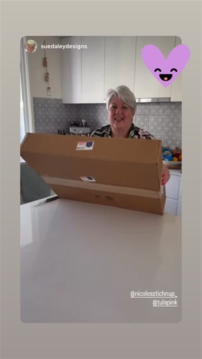 💜🥰💜 Creating this custom case for Sue Daley @suedaleydesigns has been an absolute pleasure, and I am overjoyed that she enjoys it 🥰 I added some special touches, including appliqué and foundation paper pieced flying geese and Ribbons Thank you Sue for the wonderful unboxing and show-and-tell videos 🥰 @suedaleydesigns @tulapink @freespiritfabrics @renaissanceribbons #suedaleydesigns #suedaleyrotatingmat #tulapink #tulapinkfabric #tulapinkfullmoonforest2 #fullmoonforest2 #freespiritfabrics #r